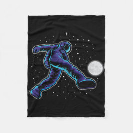 Astronaut, der Fußball mit dem Mond spielt Fleecedecke