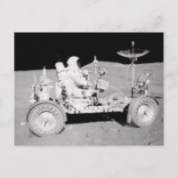 Astronaut, der Lunar Lander auf dem Mond fährt