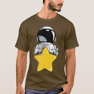 Astronaut ergreift einen großen gelben Stern T-Shirt