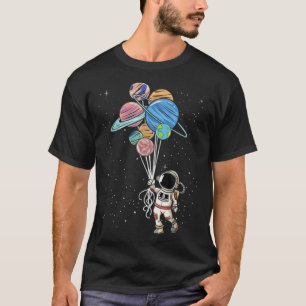 Astronaut hält Planeten und Ballons T-Shirt