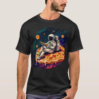 Astronaut im Weltraum isst Pizza T-Shirt