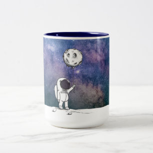 Astronaut im Weltraum mit Mondballon Kosmos Sterne Zweifarbige Tasse