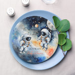 Astronaut im Weltraum mit zwei Babyduschen Pappteller<br><div class="desc">Twins Babydusche Außenraumastronaut Babydusche bearbeitbare Teller,  niedliches Aquarellbaby in einem Weltraum Anzug fliegen im Weltraum personalisierte Geschirr Vorlage Party Teller</div>