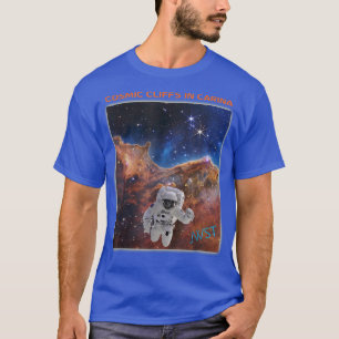 Astronaut in kosmischen Klippen Webb Weltraumteles T-Shirt