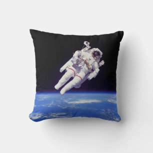 Astronaut Jetpack Weltraumspaziergang Erde Umlaufb Kissen