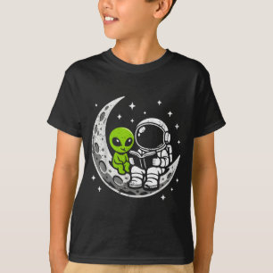 Astronaut liest Buch Alien Mond Weltraum T-Shirt