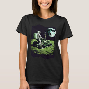 Astronaut mäht den Rasen in Weltraum-Kunstwerk  1 T-Shirt
