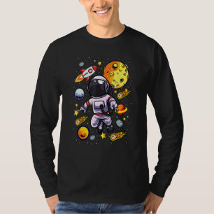 Astronaut schwimmt allein durch den Weltraum T-Shirt