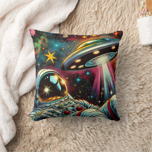 Astronaut schwimmt im Weltraum mit einem UFO Kunst Kissen