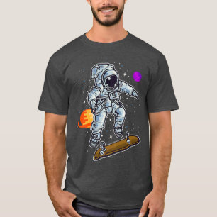 Astronaut-Skaten auf der Rocket-Skateboard im Welt T-Shirt