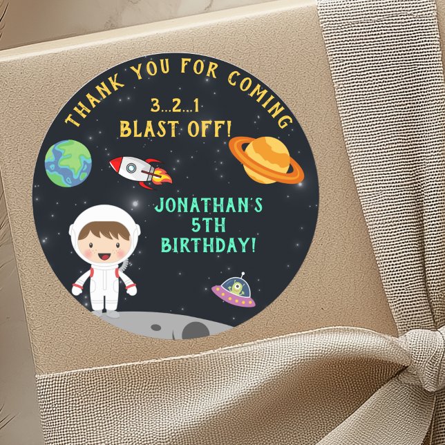 Astronaut Space Birthday - Personalized Blast Off" Runder Aufkleber (Von Creator hochgeladen)