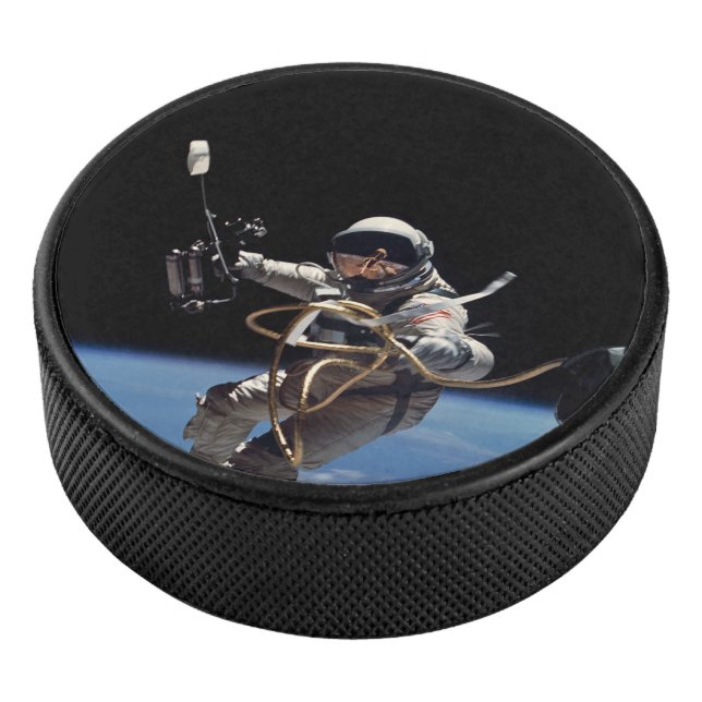Astronaut Space Walk Eishockey Puck (3/4)