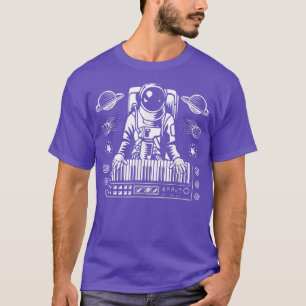 Astronaut spielt analoge Synthesizer-Raumkonzeptio T-Shirt