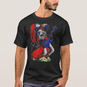 Astronaut spielt elektrische Gitarre im All Astron T-Shirt