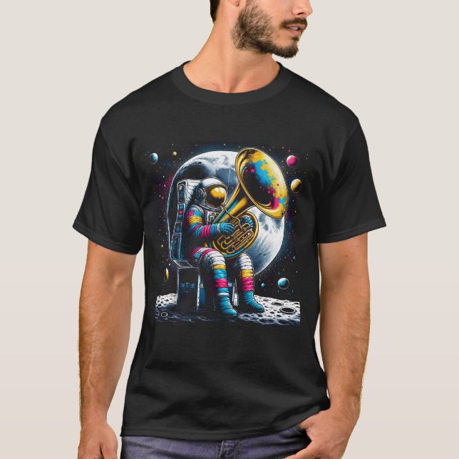 Astronaut spielt Tuba im Space Tuba Player T-Shirt (Vorderseite)