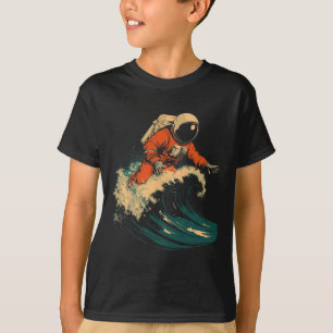Astronaut surft auf kosmischer Ozeanwelle Space Ri T-Shirt