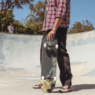 Astronaut und Außerirdischer Skateboard