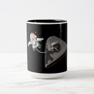 Astronaut Weltraumspaziergang außerhalb der Kapsel Zweifarbige Tasse