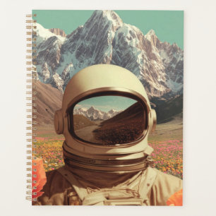 Astronaute surréaliste dans un champ de fleurs