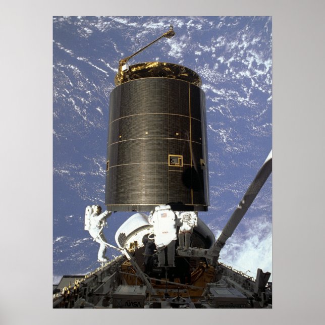 Astronauten erfassen und reparieren INTELSAT VI (S Poster (Vorne)