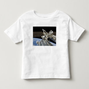 Astronauten erfüllen eine Reihe von Aufgaben Kleinkind T-shirt