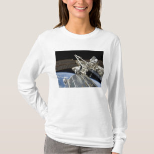 Astronauten erfüllen eine Reihe von Aufgaben T-Shirt