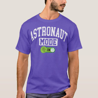 Astronautenmodus im sonnigen Astronomiebereich T-Shirt