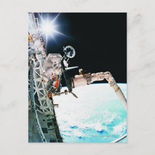 Astronutenarbeit im Weltraum Postkarte
