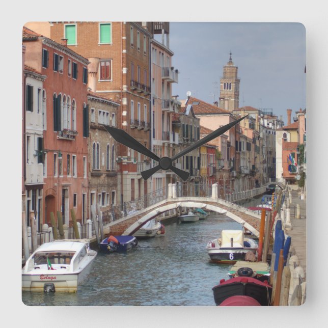 At Dorsoduro, Venice Italy Quadratische Wanduhr (Vorderseite)