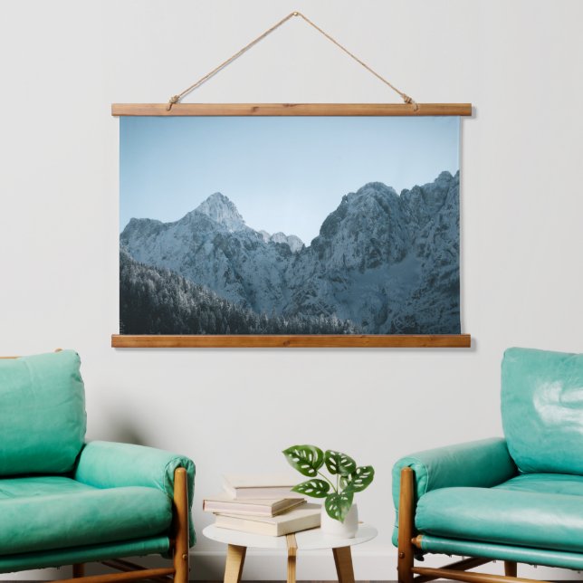 Atemberaubende Berge und Fichtenwälder Wandteppich Mit Holzrahmen (Wohnzimmer)