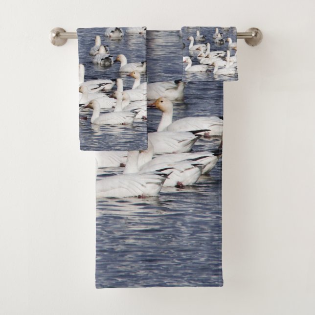 Atemberaubende Flock von Schneegänse am Strand Badhandtuch Set (Insitu)