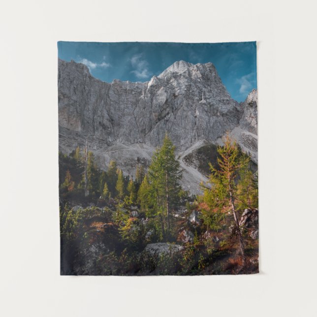 Atemberaubende Herbstlandschaft unter Bergen Wandteppich (Vorderseite)