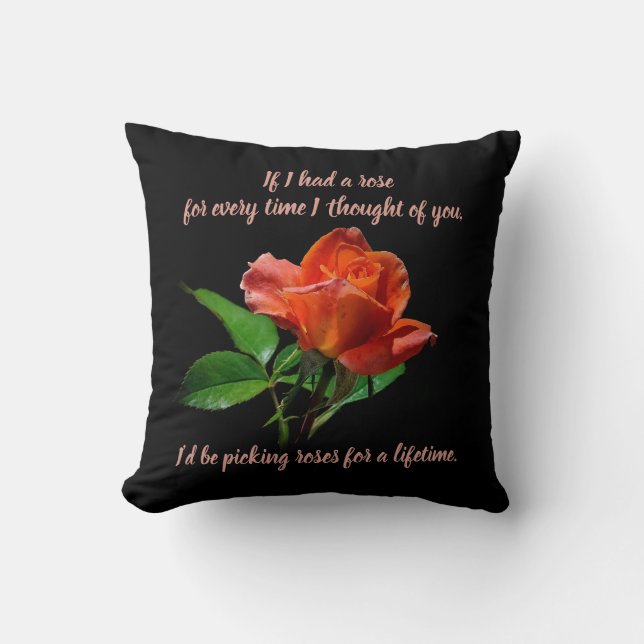 Atemberaubende Peachy-Rote Rose auf schwarz Kissen (Vorderseite)