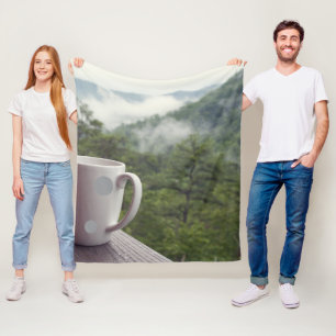 Atemberaubende Waldbäume Bergblick Tasse Tee Fleecedecke