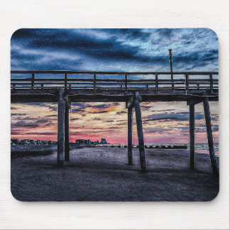 atemberaubender Pier bei Sonnenuntergang Mousepad
