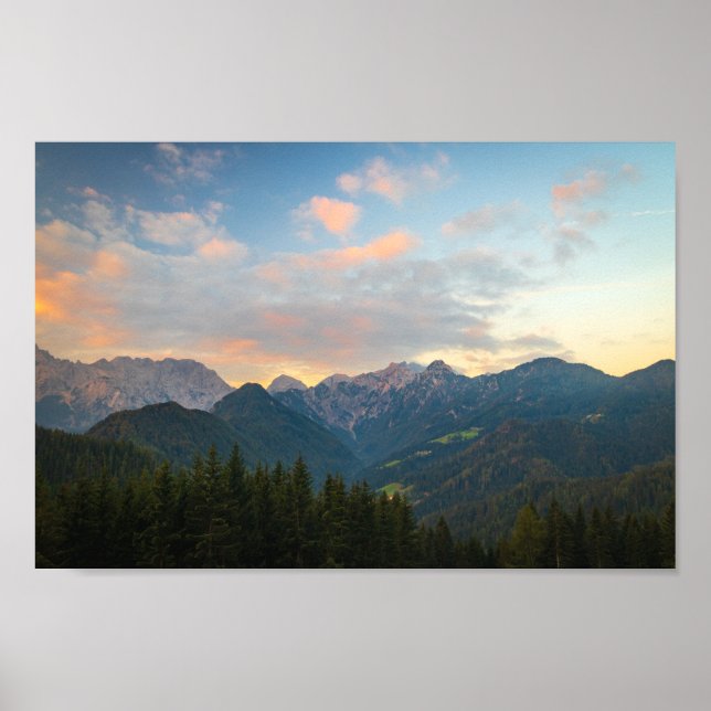 Atemberaubender Sonnenaufgang im Logartal, Sloweni Poster (Vorne)
