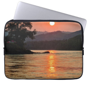 Atemberaubender Sonnenaufgang über dem Foto des Fl Laptopschutzhülle