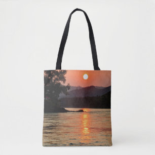 Atemberaubender Sonnenaufgang über dem Foto des Fl Tasche