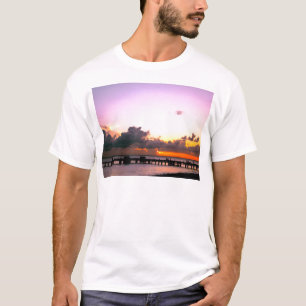 atemberaubender Sonnenuntergang mit lila Goldorang T-Shirt