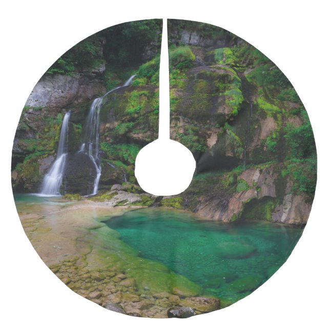 Atemberaubender Wasserfall Virje, Slowenien Poster Polyester Weihnachtsbaumdecke (Vorderseite)