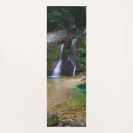 Atemberaubender Wasserfall Virje, Slowenien Poster Yogamatte