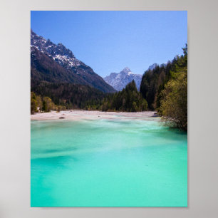 Atemberaubendes türkisfarbenes Wasser in Kranjska Poster