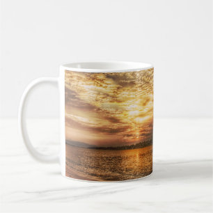 Atemberbrecher Sonnenaufgang am Strand Kaffeetasse