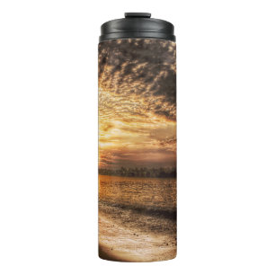 Atemberbrecher Sonnenaufgang am Strand Thermosbecher