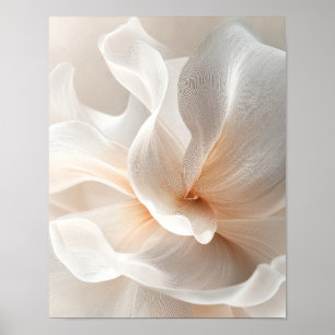 Ätherische Blüte im weichen Lichtporträt #2 Poster