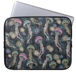 Ätherische Quallen und Anemone in Aquamarin und ro Laptopschutzhülle