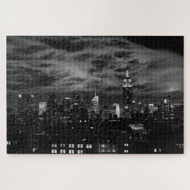 Ätherische Wolken: NYC Skyline, Emp St Bldg BW (Horizontal)