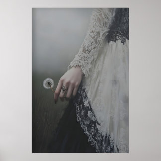 Ätherischer Löwenzahnwunschschwarze gotische Damen Poster