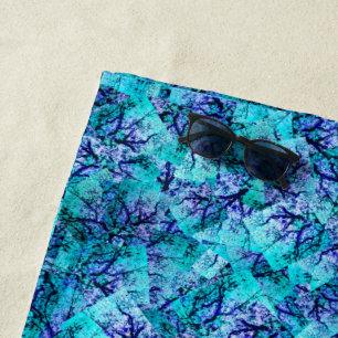 **"Ätherisches Blut: Abstraktes blaues Jacarandas" Strandtuch