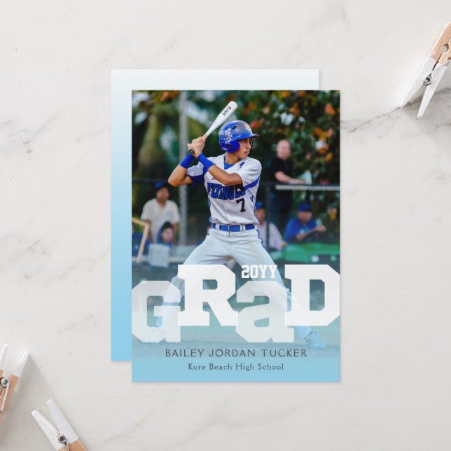 Athlete GRAD Sporty Light Blue Foto Abschluss Einladung (Vorderseite/Rückseite Beispiel)